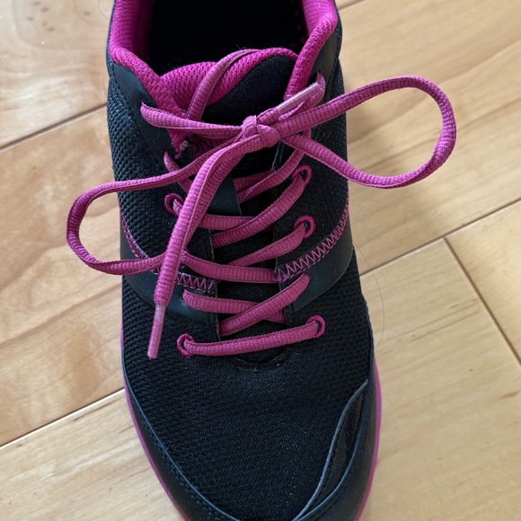 VIONIC | Black and Pink Sneakers with Sporty Design | SIZE 7.5 - Picture 6 of 12